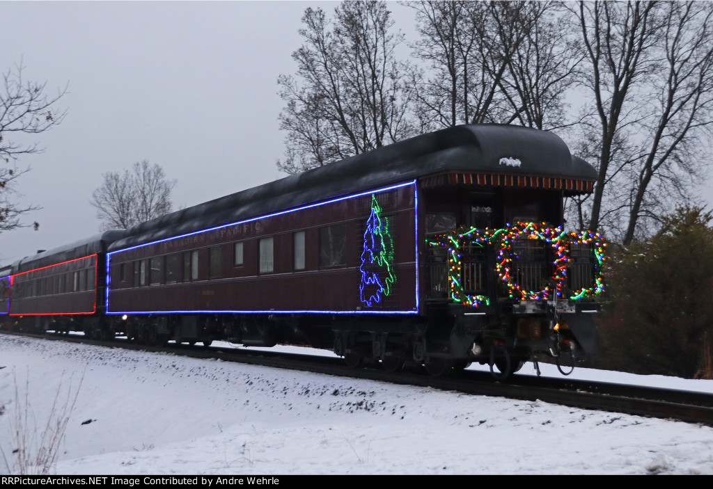 CP 82 "Strathcona" has the marker wreath